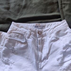 White distressed jeans